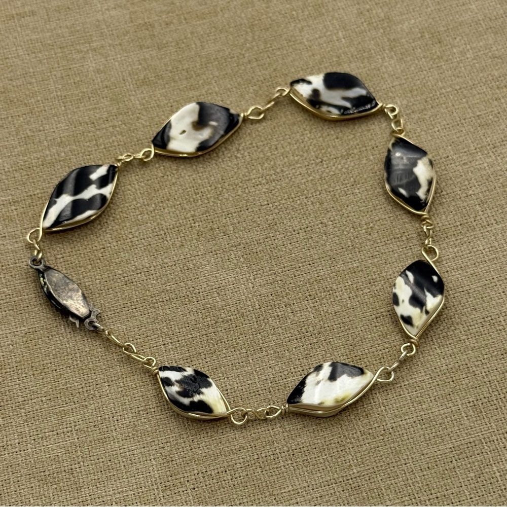 Elegant Black and White mother of pearl Bracelet